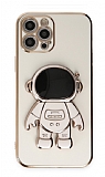 Eiroo Astronot iPhone 13 Pro Standl Beyaz Silikon Klf